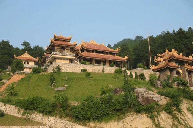 Thiền Viện Trúc Lâm Đà Lạt nằm trên đồi cao 
