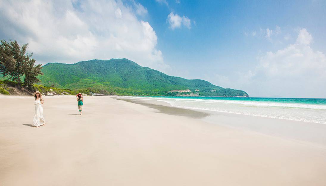 Walking on the long sandy beaches in Nha Trang