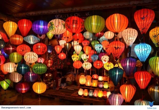 Đèn lồng cũng là món quà lưu niệm được nhiều người ưa chuộng khi tới Đà Nẵng