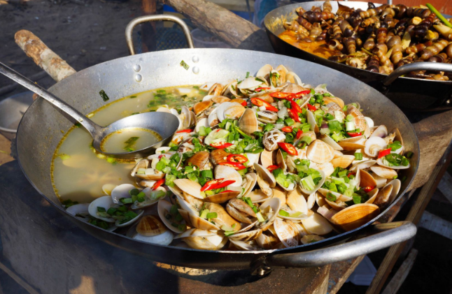 Ăn hải sản dân dã tại khu du lịch Hồ Tràm Vũng Tàu