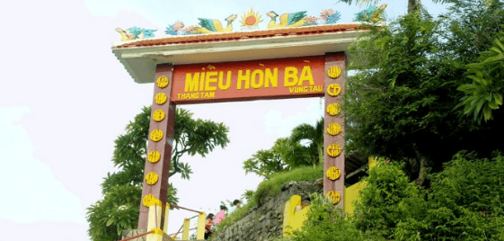 Đến đảo gặp Miếu Hòn Bà