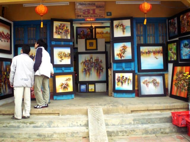Trang vẽ được bày bán làm đồ lưu niệm tại Đà Nẵng