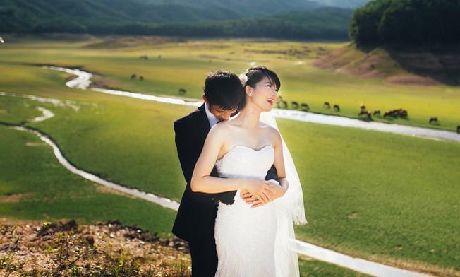 Hồ Hòa Trung là địa điểm chụp ảnh cưới ưa thích của các cặp đôi