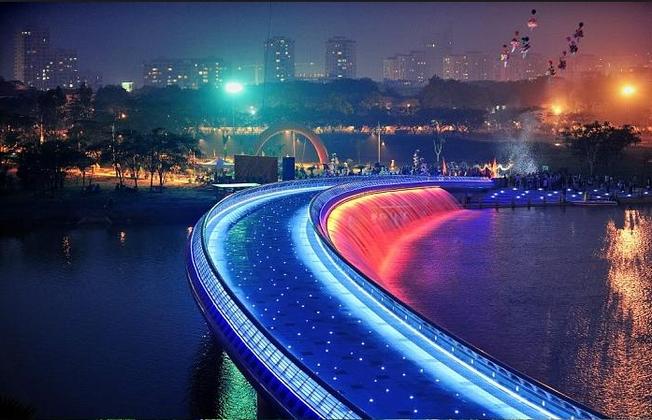 Cầu Sài Gòn về đêm - Cầu Ánh Sao (ảnh sưu tầm)