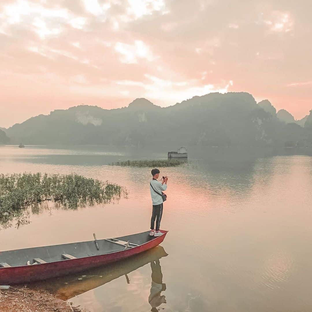 Ang Quan Son Lake kay malinawon ug hilom.  Litrato: @quyetquat