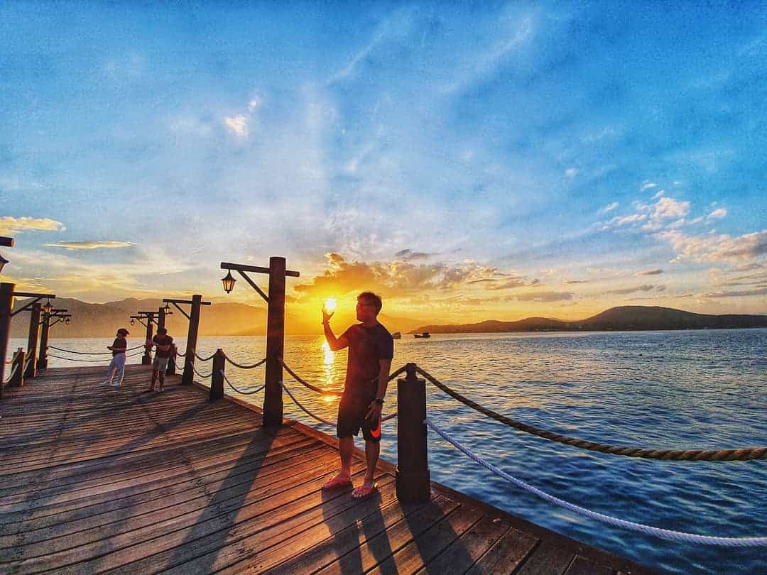 The wooden bridge north to the sea is the ideal sunset spot on Tam island.  Photo: @genesis.le