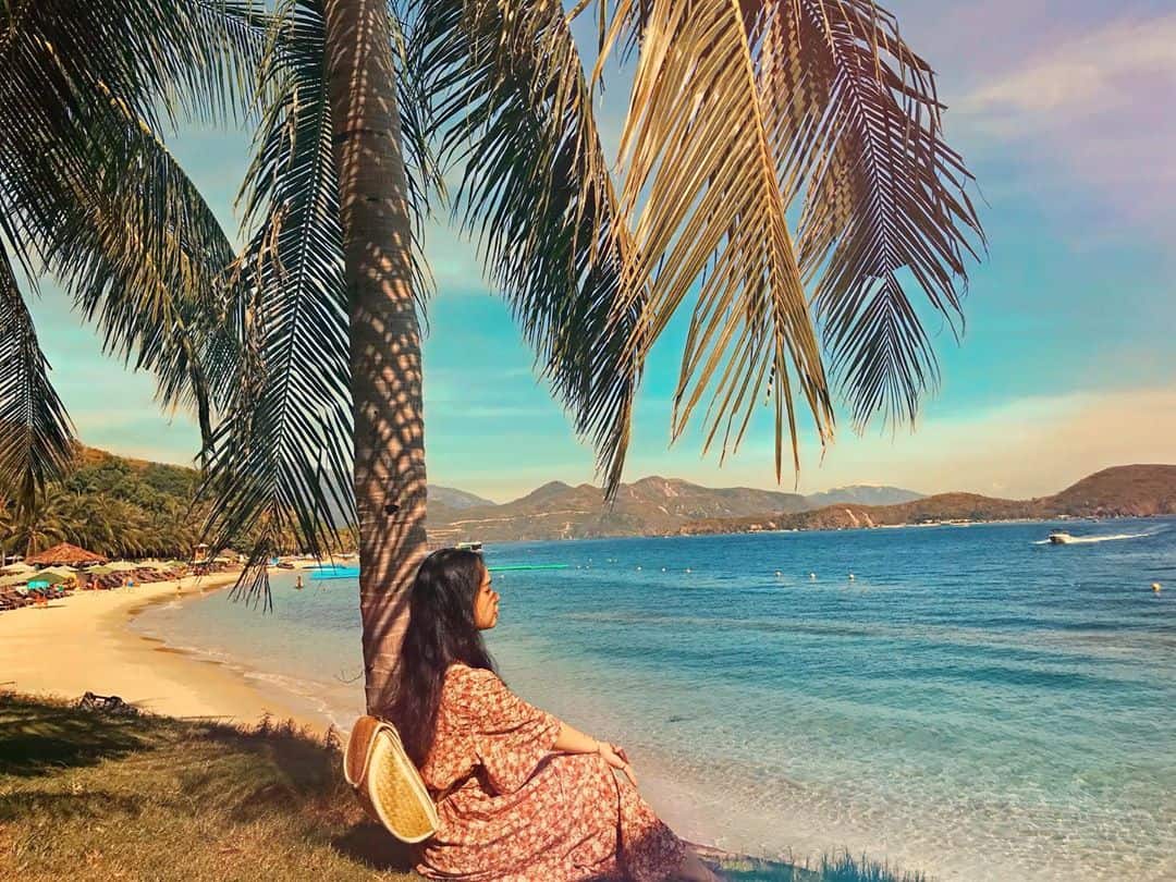 The tall coconut trees provide shade for you to enjoy watching the dreamy blue sea.  Photo: @nguyenhuong1795