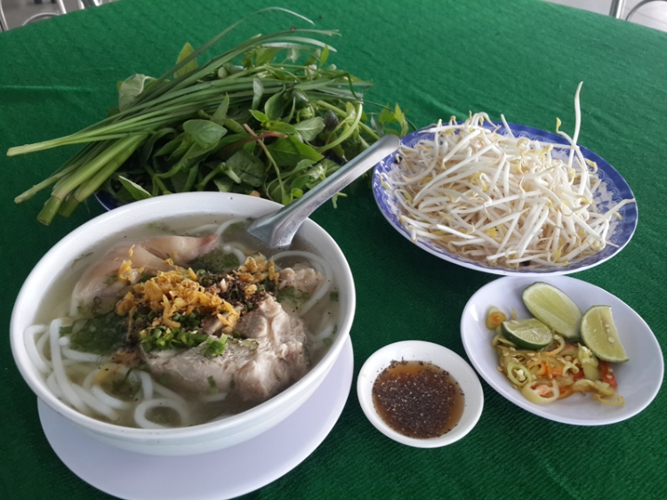 Món bánh canh Trảng Bàng tại quán ăn ngon ở Tây Ninh