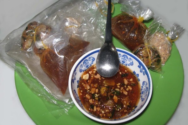 Bánh tráng me - Đặc sản Tây Ninh