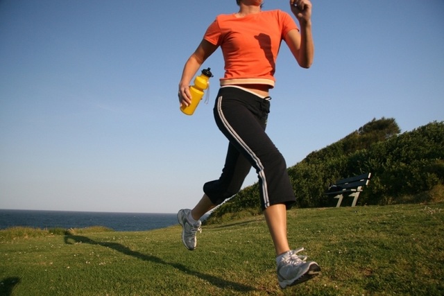 Tập thể dục trước lúc leo núi Bà Đen