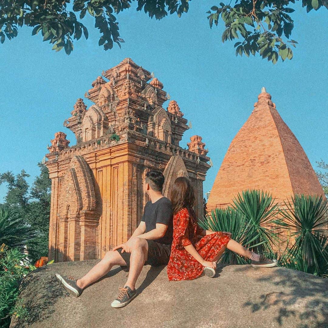 The tower is covered with fresh green from the trees.  Photo: @happysaea