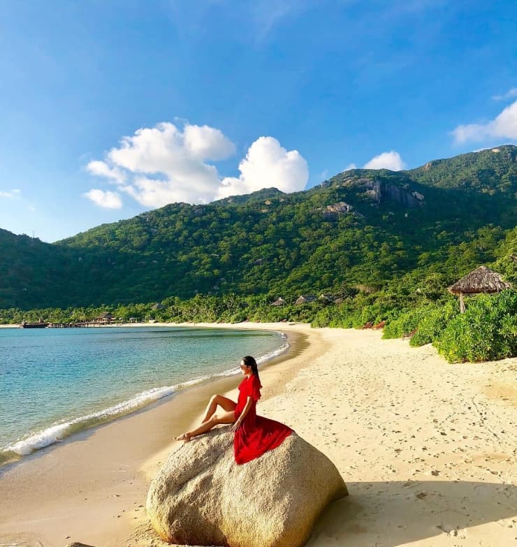 The peaceful and peaceful scene of Ninh Van Bay.  Photo: ST