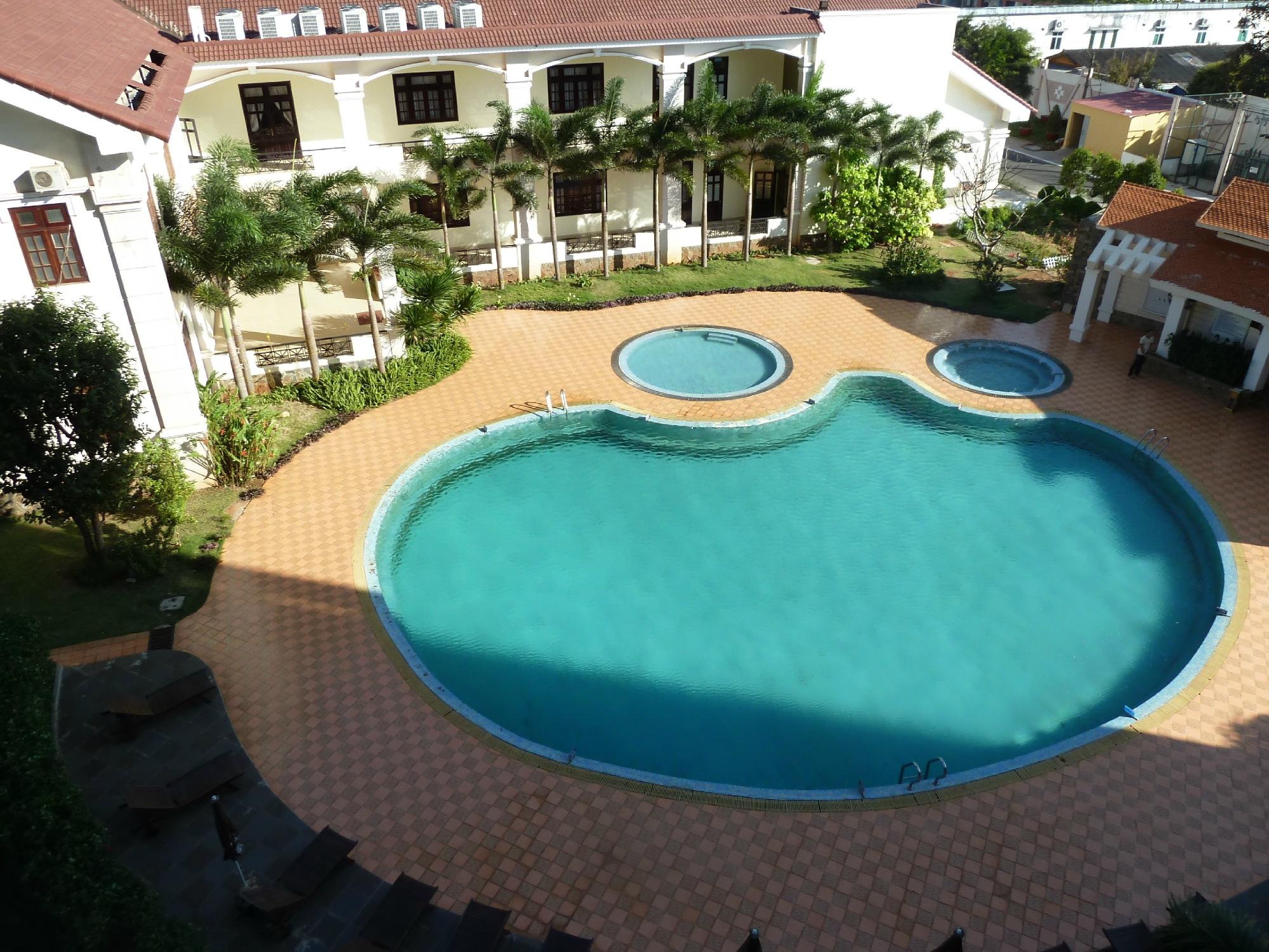 Bể bơi Dakruco Hotel - khách sạn Buôn Mê Thuột