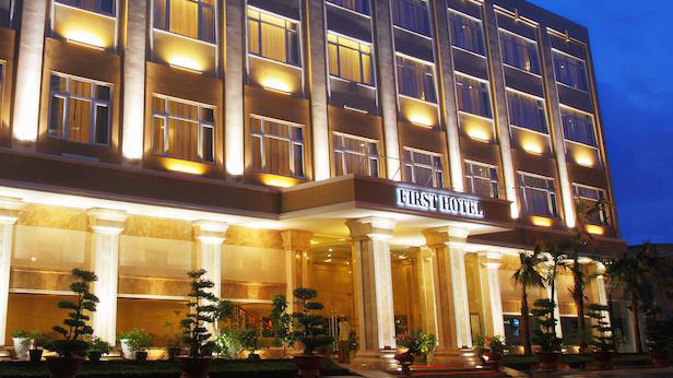 Cẩm nang du lịch hồ chí minh dừng chân First Hotel là một khách sạn.