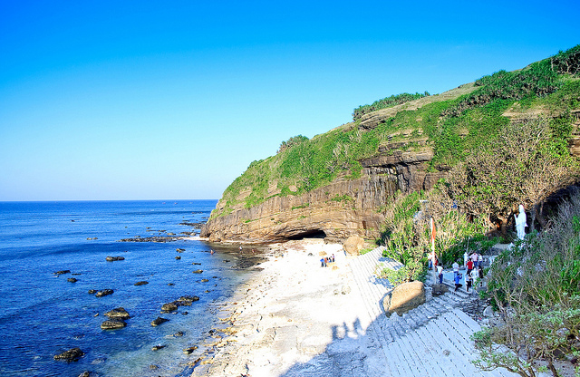 From Hang Pagoda overlooking the sea (Source of collection)