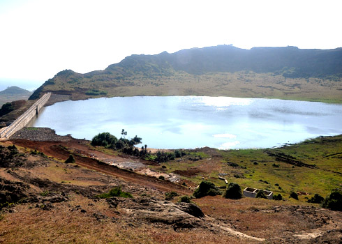 Freshwater lake atop Thoi Loi (Source of collection)