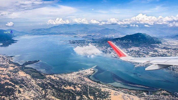 The beautiful scene of Ly Son seen through the plane's door