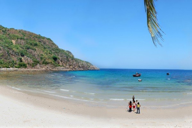 The beach does not have many tourist footprints (Photo: collection)