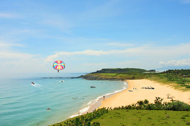 Picturesque beach with undulating and amazing rock formations (Photo: Collectibles)