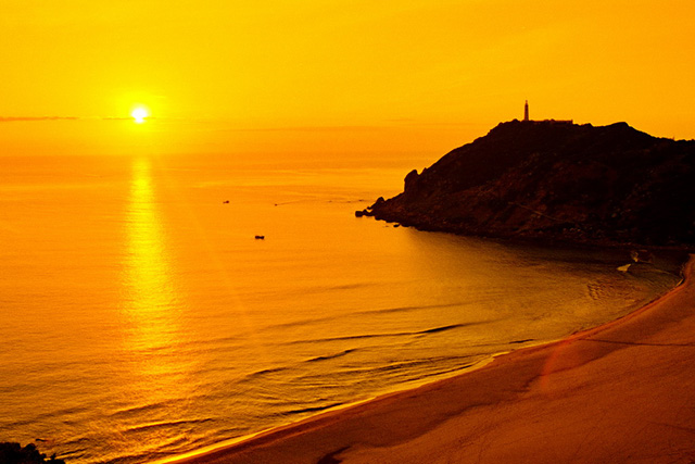 Do not miss the opportunity to enjoy the sunset at Bai Mon (Photo: collect)