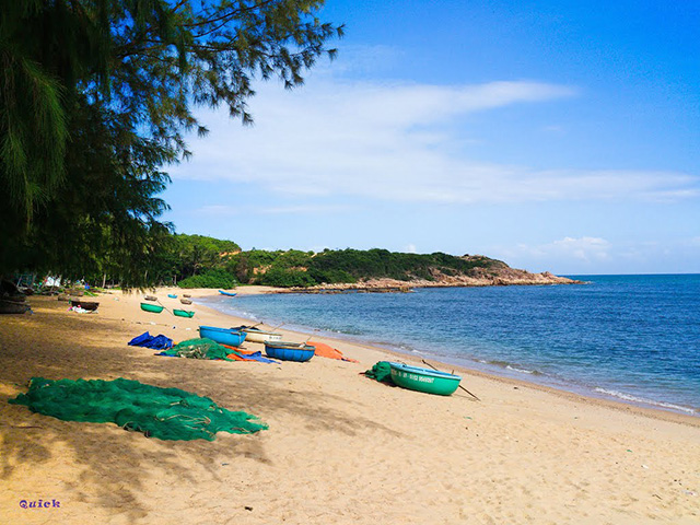 Rang beach is gentle with small waves (Photo: collect)