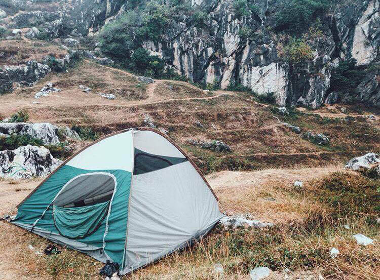 cắm trại ở núi trầm