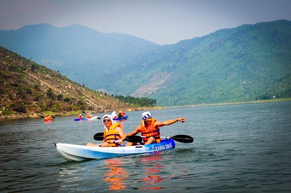 Chèo thuyền Kayak là trải nghiệm độc đáo mà bạn không nên bỏ qua!