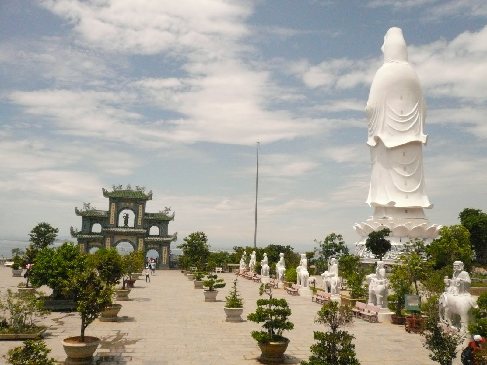 Tượng Phật Quán Thế Âm
