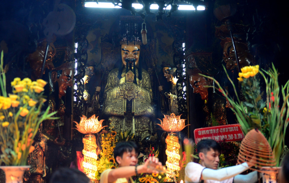 Bức tượng cổ bằng giấy bồi của chùa Ngọc Hoàng tp HCM