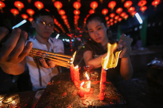 Đến 8 giờ là hết giờ cầu nguyện chùa Ngọc Hoàng ở thành phố Hồ Chí Minh