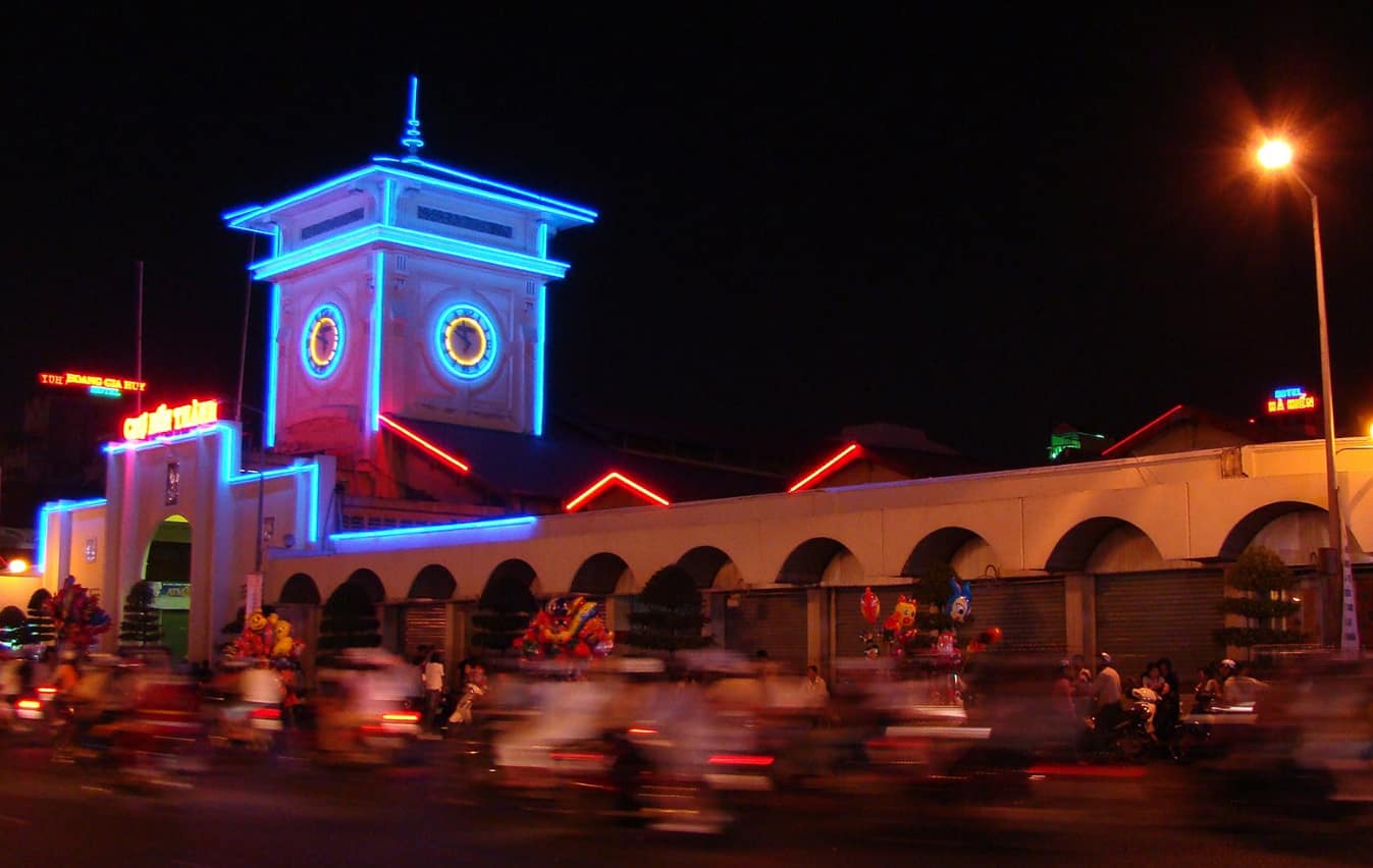 Hình ảnh chợ Bến Thành về đêm lung linh