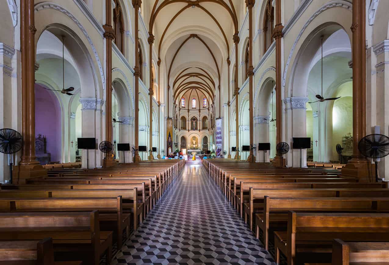 Kiến trúc bên trong của nhà thờ Đức Bà Hồ Chí Minh