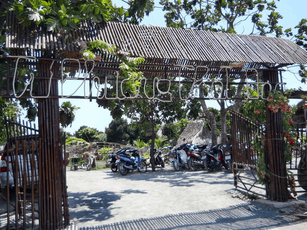 Cổng vào khu du lịch sinh thái Bà Rịa Vũng Tàu