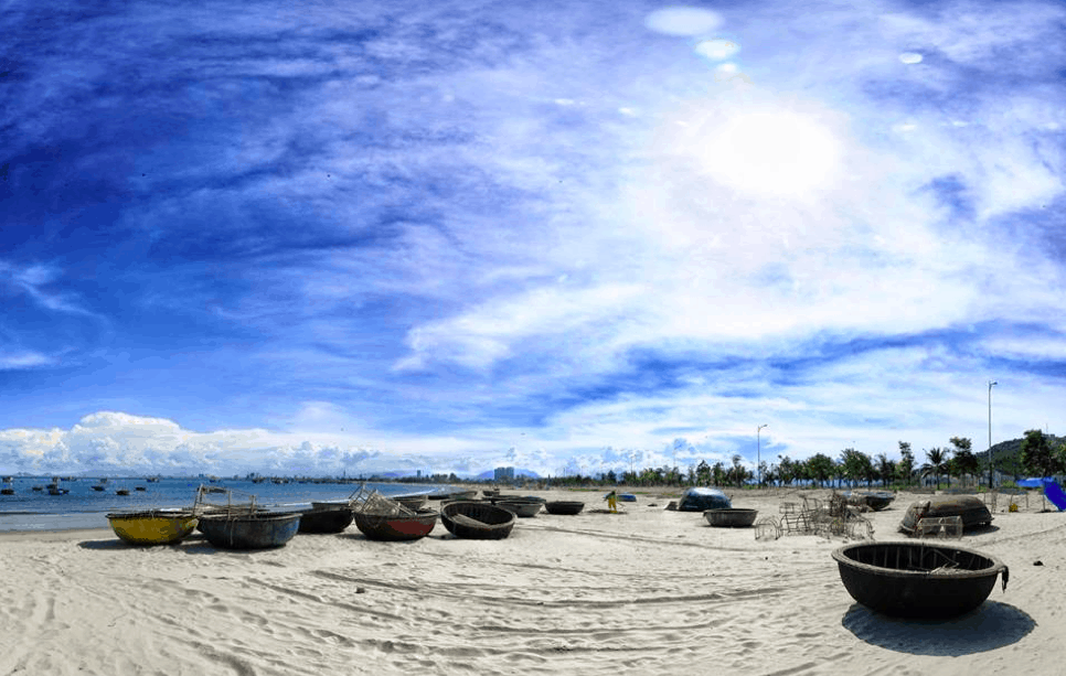 Bãi biển Mỹ Khee ở Kwang Nguy được thiên nhiên ban tặng cho vẻ đẹp (Ảnh ST)
