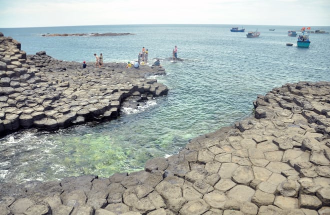 The distinctive shape of Disc Rock (Photo: ST)