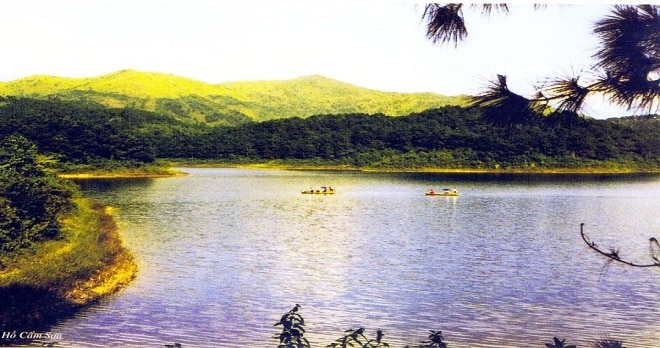 Cảnh nên thơ ở hồ Cấm Sơn