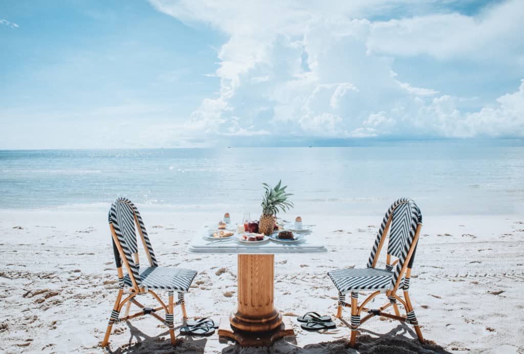 Fai un pasto romantico in spiaggia (Immagine: ST)
