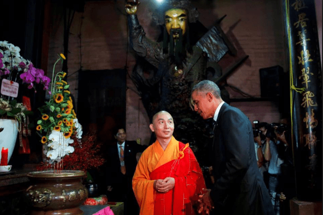 Cựu Tổng thống Mỹ đến tham quan chùa Ngọc Hoàng