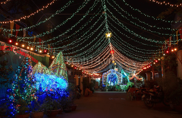 The streets in Go Vap parish are beautifully decorated