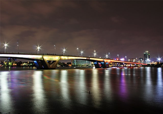 Cầu Thủ Thiêm Sài Gòn về đêm (Ảnh: ST)