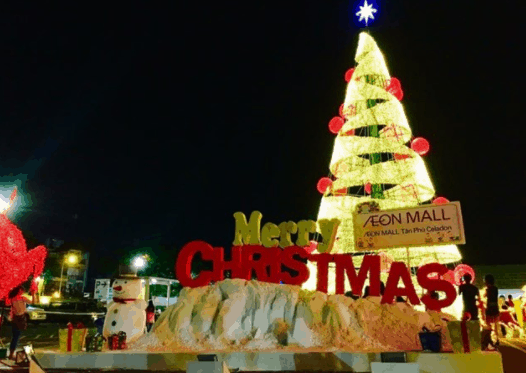 Gorgeous Christmas tree at Aeon Mall