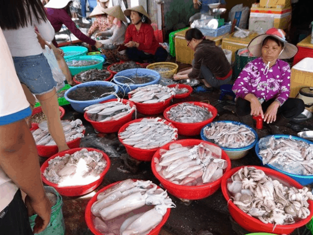 Chợ Xóm Lưới là chợ cá rẻ nhất Vũng Tàu