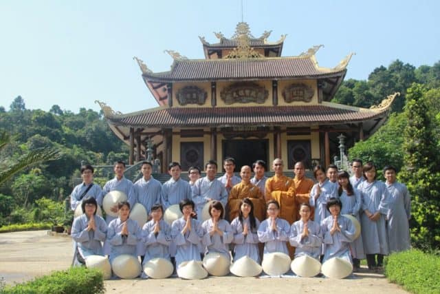 Phật tử tham gia khóa tu ở Thiền viện Trúc Lâm Bạch Mã 01
