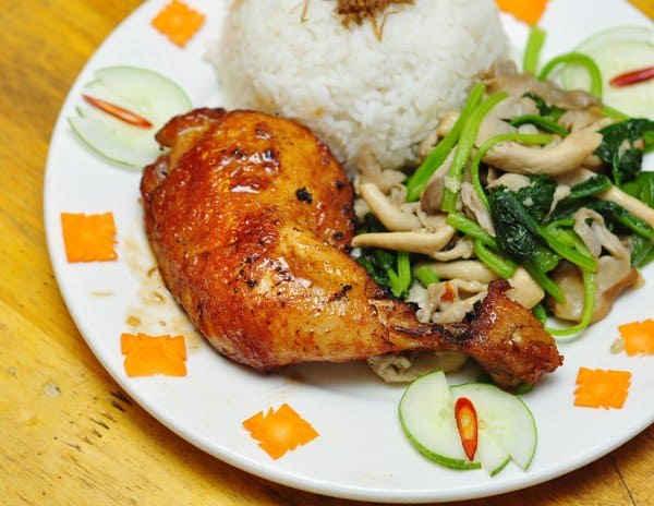 Ăn trưa với cơm trắng nấm đùi gà Nấm Việt Lò Đúc