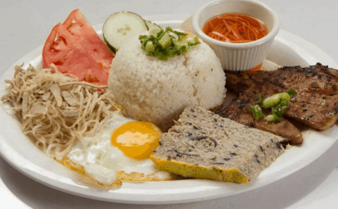 Cơm tấm là món ăn yêu thích của nhiều người khi lựa chọn trong bữa tối Sài Gòn