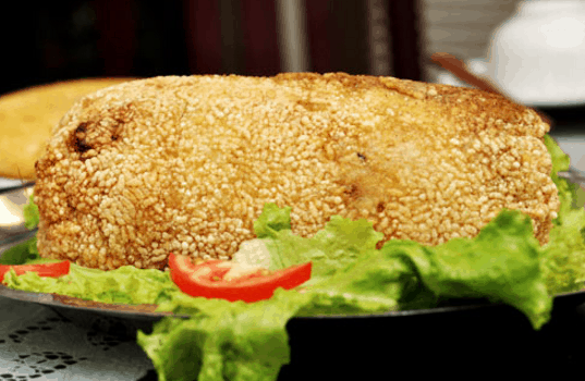 Món gà bó xôi là món cực nổi tiếng ở Sài Gòn