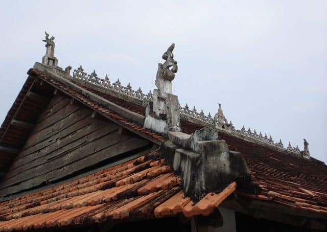 Pagbisita sa katingad-an nga arkitektura sa Vung Tau Long Son raft village (Litrato: ST)