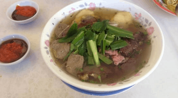 Món phở lệ là món ăn nổi tiếng lâu đời ở Sài Gòn