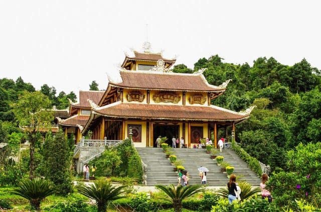 Ngoại viện từ ngoài nhìn vào - Thiền viện Trúc Lâm Bạch Mã 