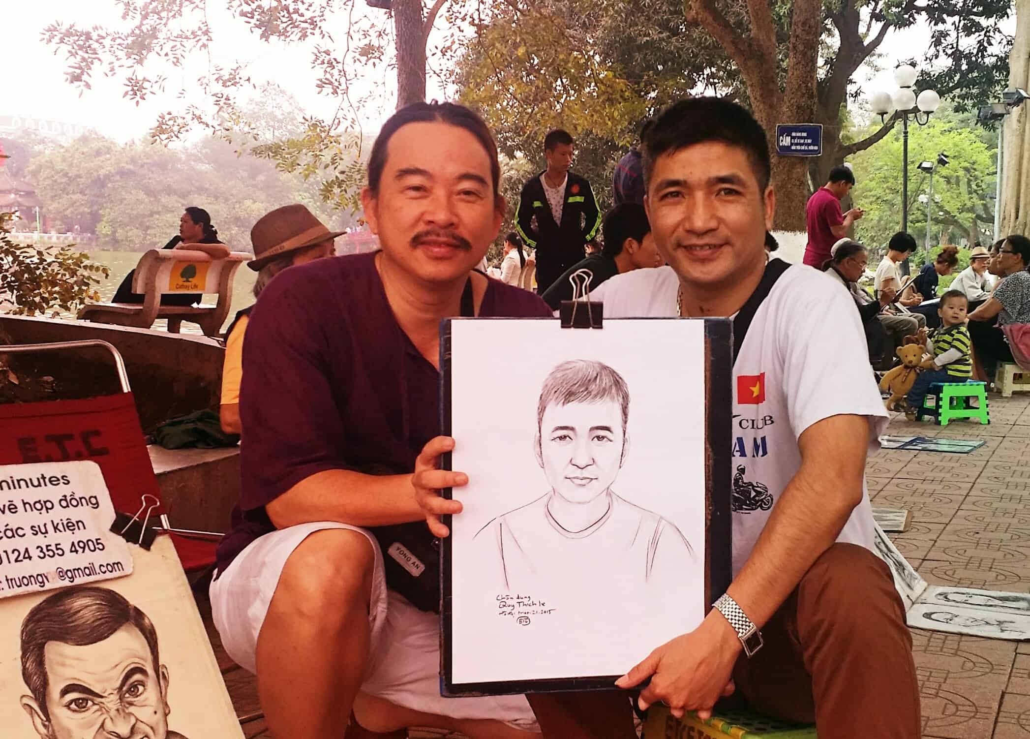Vẽ chân dung tại phố đi bộ Hà Nội